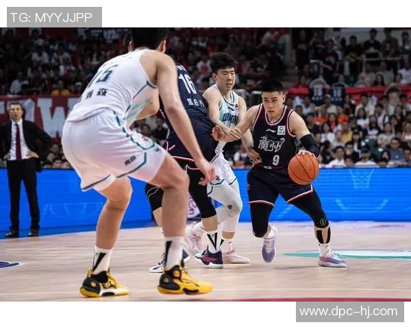 广州篮球队在锦标赛中的灵活性表现分析与战术探讨